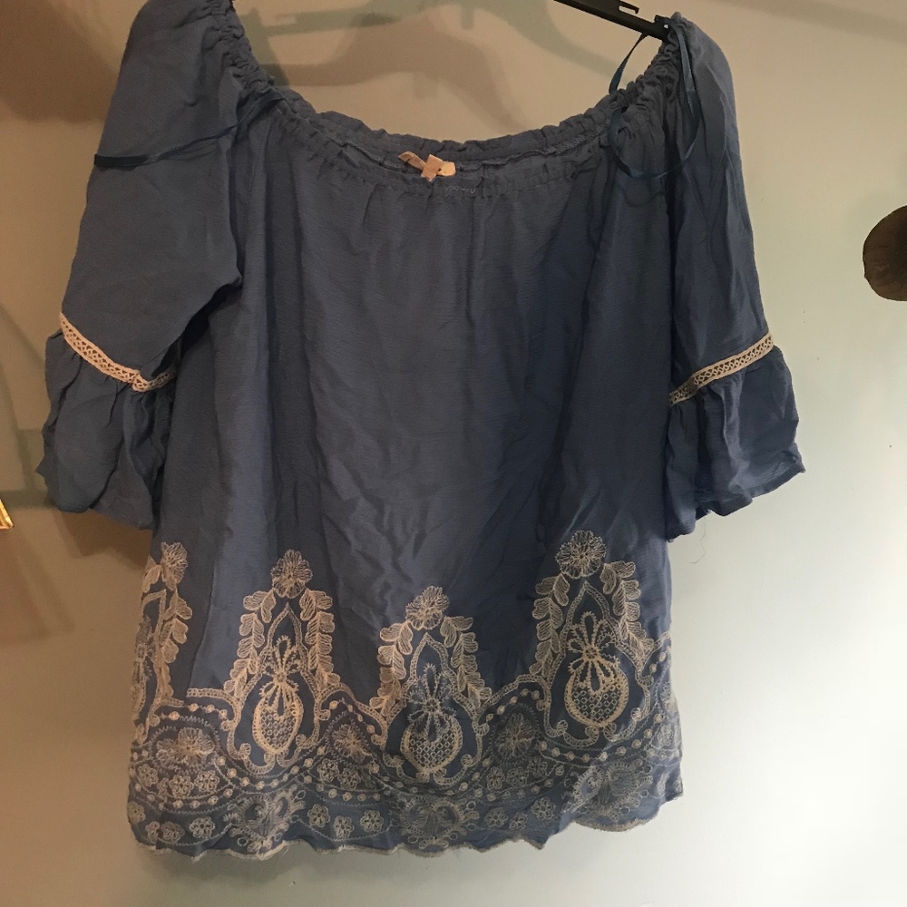 wide neck shirt